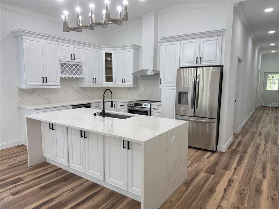 : $659,999 (3 beds, 2 baths, 1907 Square Feet)