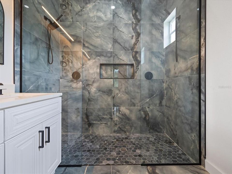 На продажу: $649,999 (3 спален, 2 ванн, 1907 Квадратных фут)