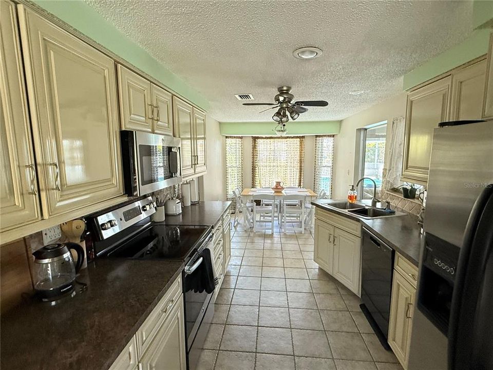 En Venta: $385,000 (2 camas, 2 baños, 1402 Pies cuadrados)