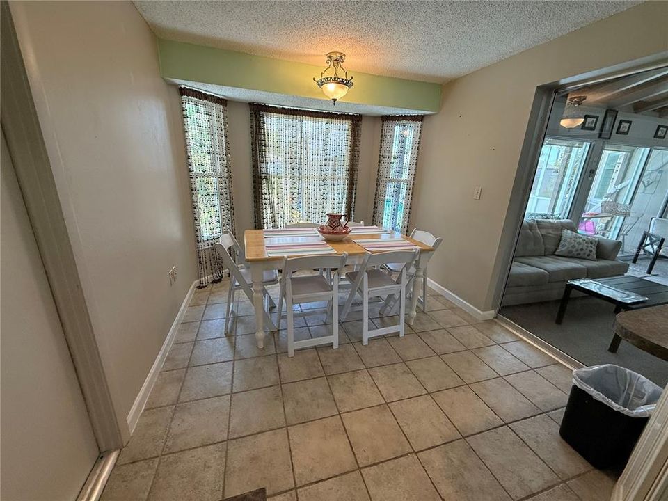 En Venta: $385,000 (2 camas, 2 baños, 1402 Pies cuadrados)