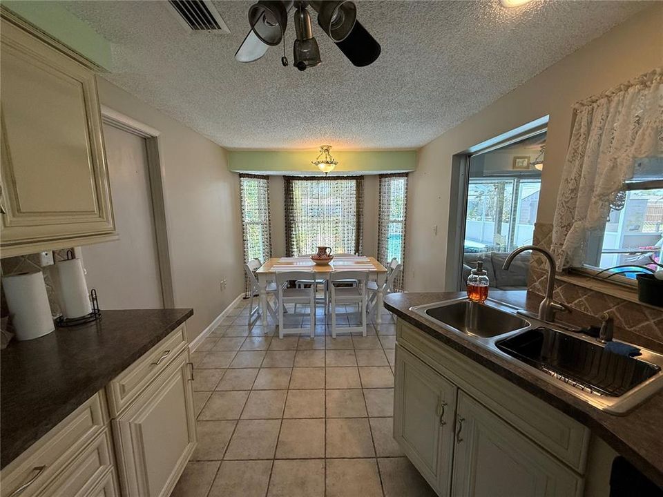 En Venta: $385,000 (2 camas, 2 baños, 1402 Pies cuadrados)