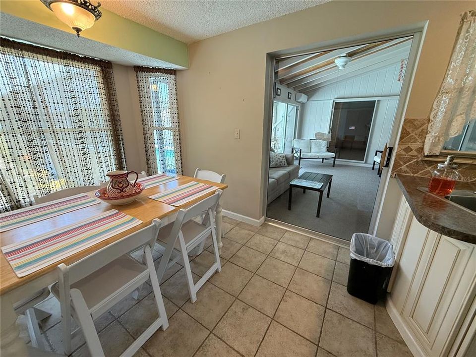 En Venta: $385,000 (2 camas, 2 baños, 1402 Pies cuadrados)