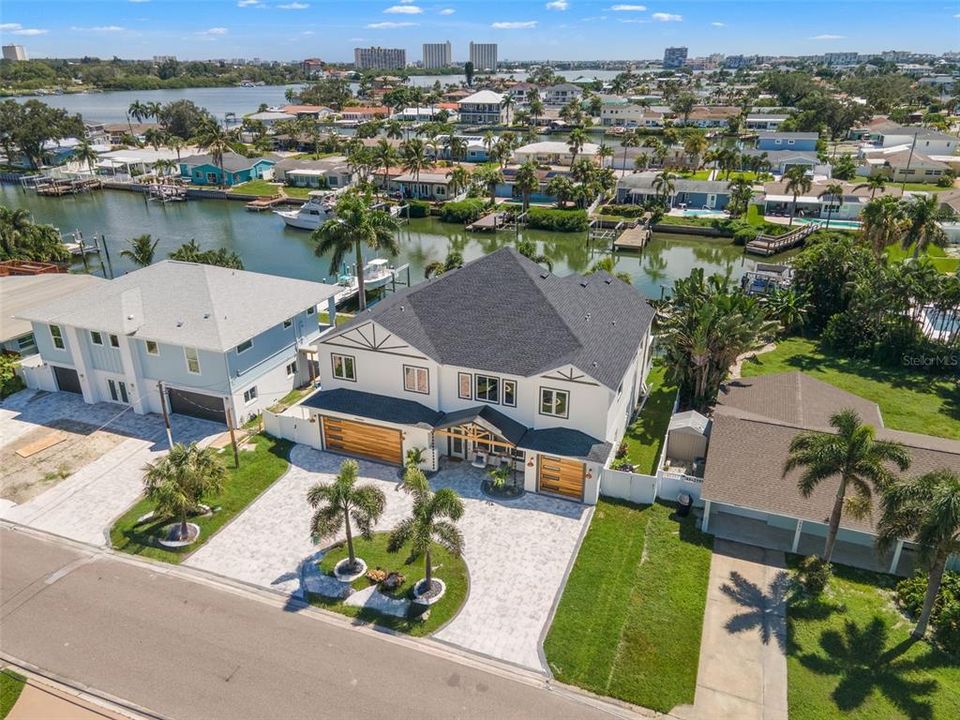 For Sale: $2,699,999 (5 beds, 4 baths, 2648 Square Feet)
