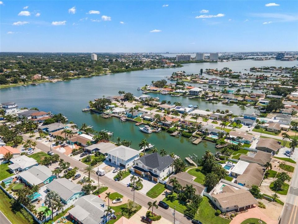 For Sale: $2,699,999 (5 beds, 4 baths, 2648 Square Feet)