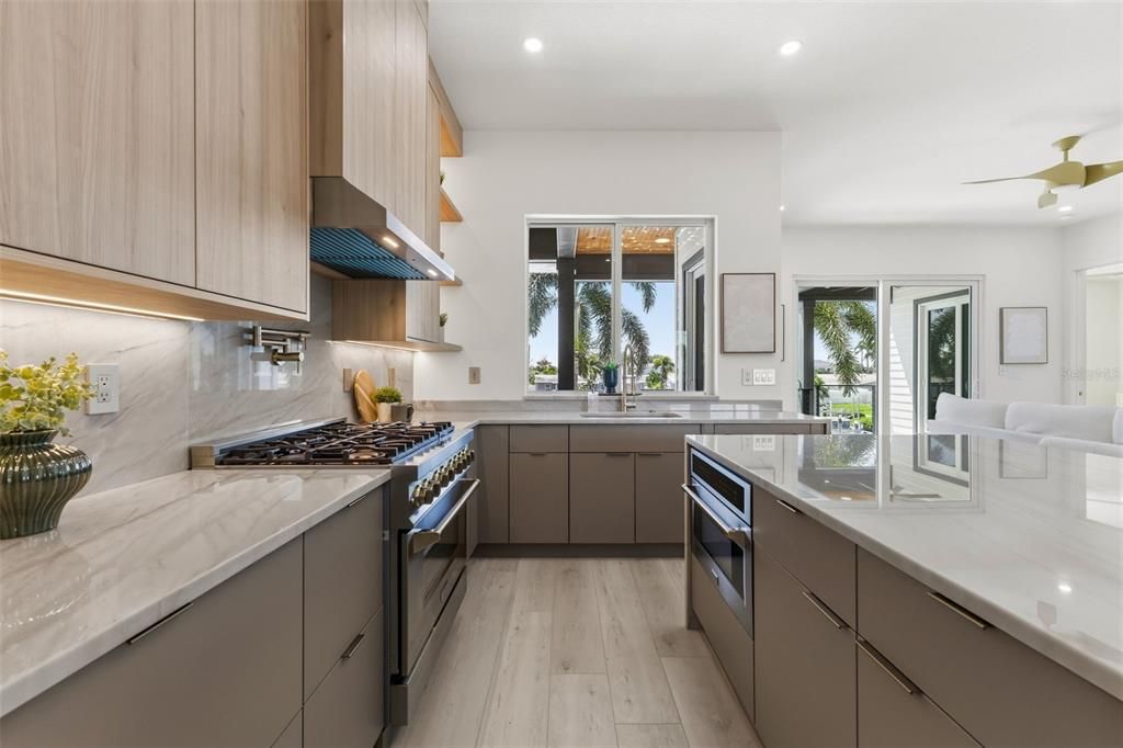 For Sale: $2,699,999 (5 beds, 4 baths, 2648 Square Feet)