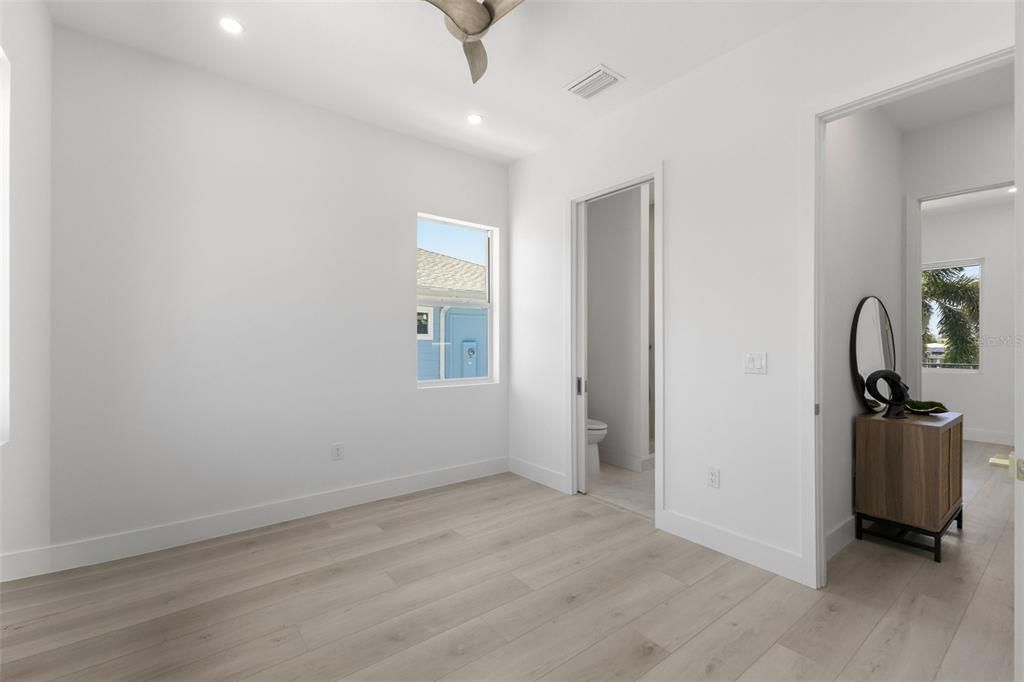 For Sale: $2,699,999 (5 beds, 4 baths, 2648 Square Feet)