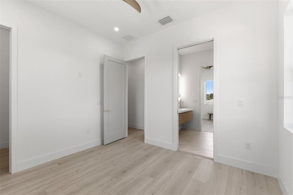 For Sale: $2,699,999 (5 beds, 4 baths, 2648 Square Feet)
