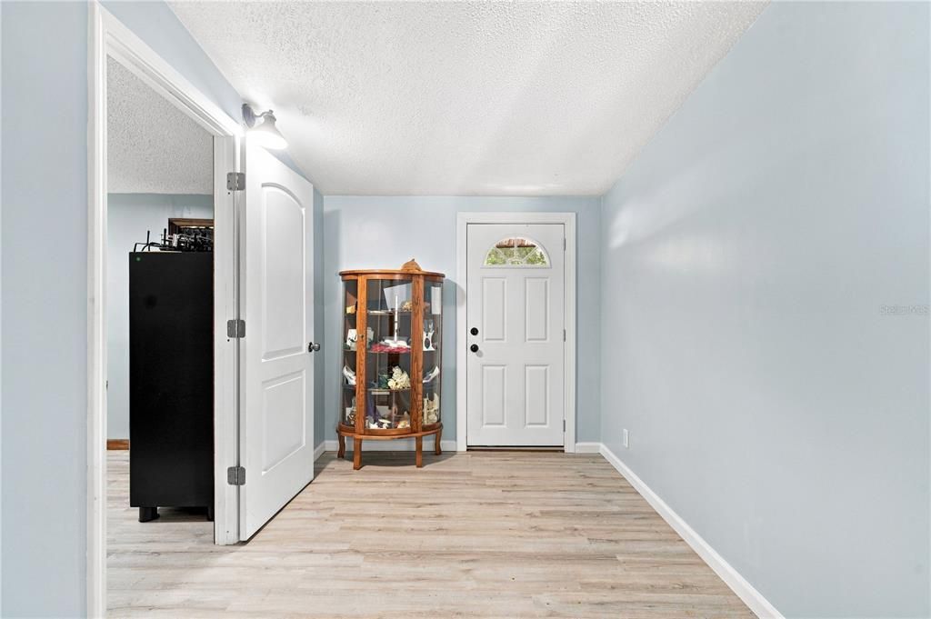 For Sale: $399,999 (3 beds, 2 baths, 1248 Square Feet)