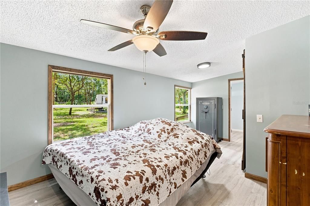 For Sale: $399,999 (3 beds, 2 baths, 1248 Square Feet)