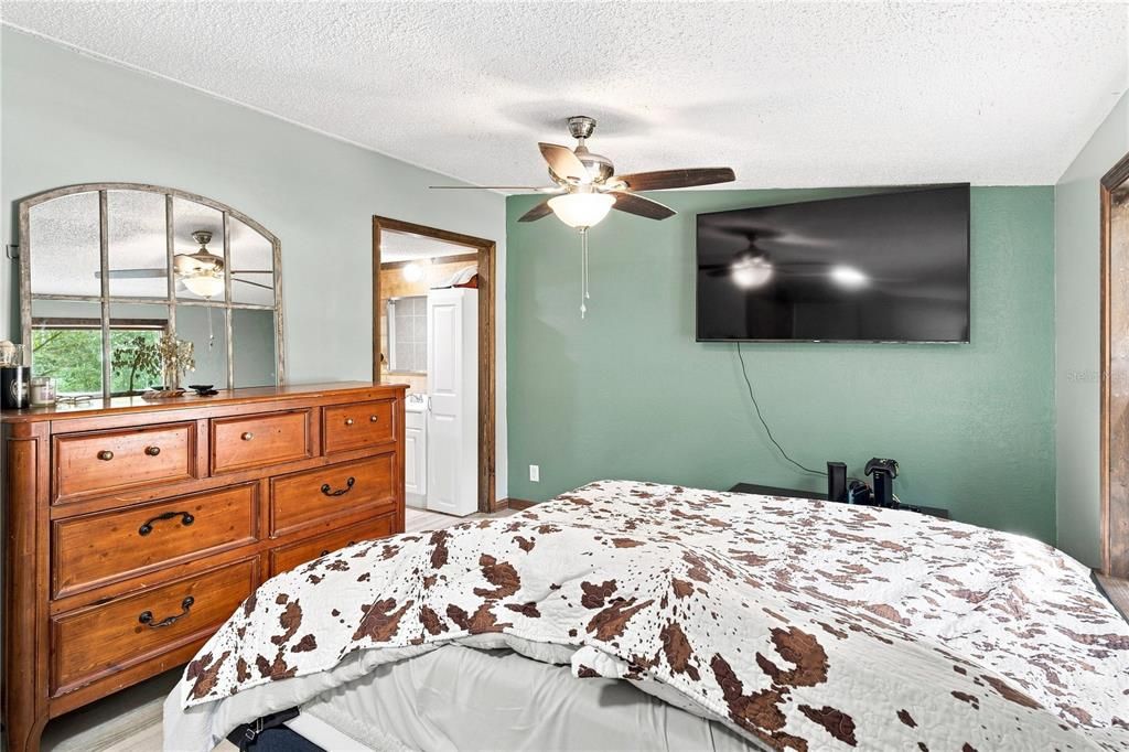 For Sale: $399,999 (3 beds, 2 baths, 1248 Square Feet)