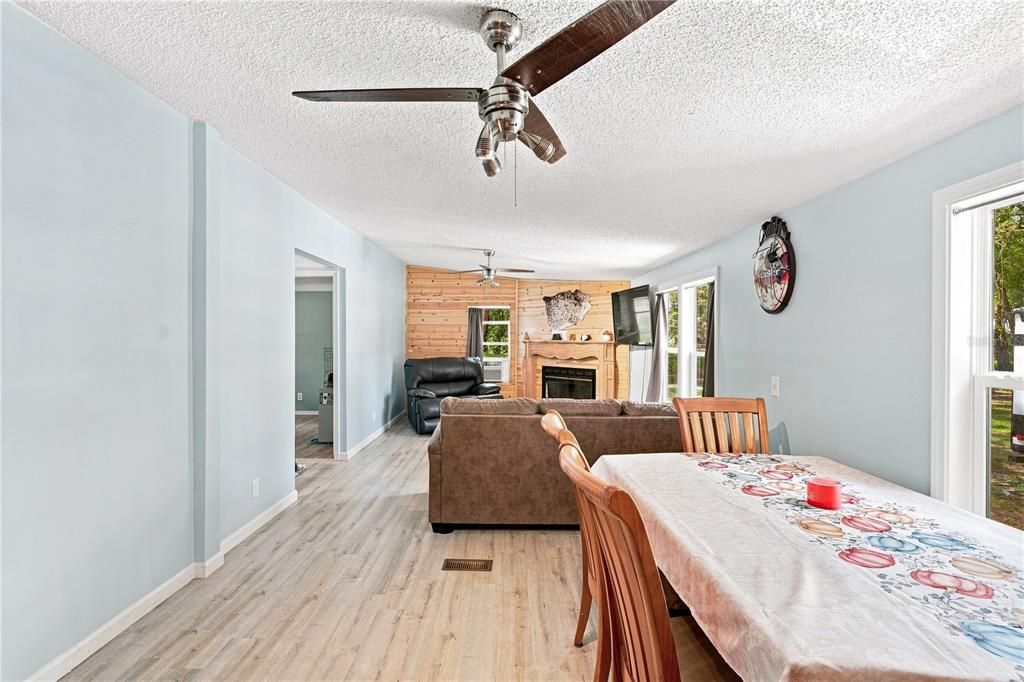 For Sale: $399,999 (3 beds, 2 baths, 1248 Square Feet)