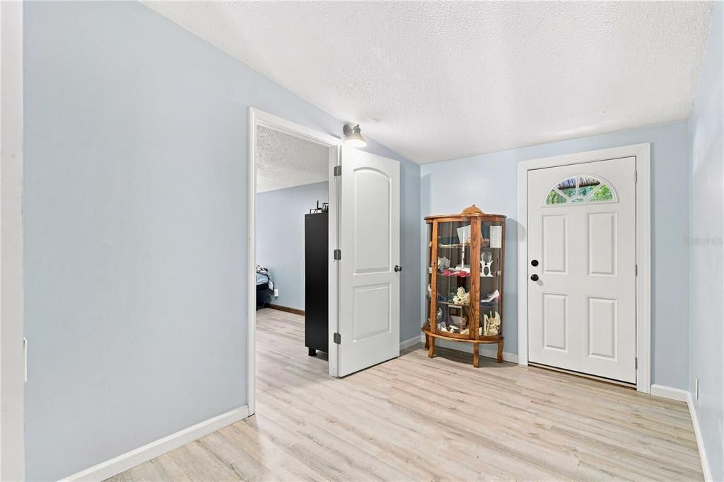 For Sale: $399,999 (3 beds, 2 baths, 1248 Square Feet)