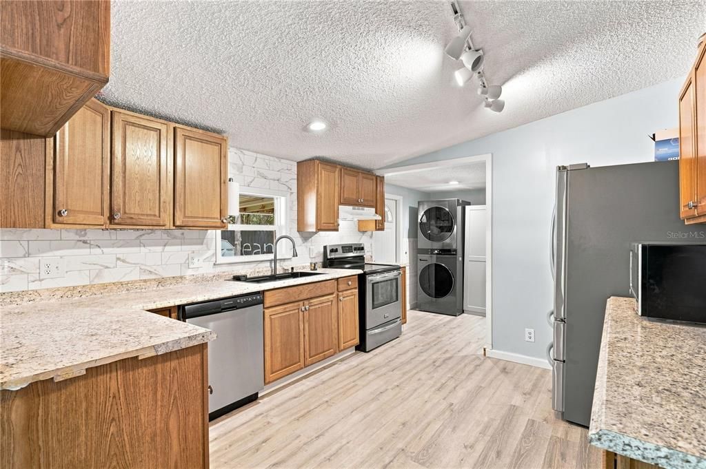 For Sale: $399,999 (3 beds, 2 baths, 1248 Square Feet)