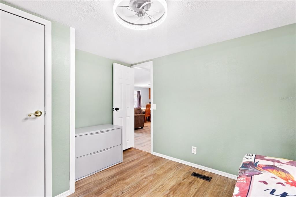 For Sale: $399,999 (3 beds, 2 baths, 1248 Square Feet)