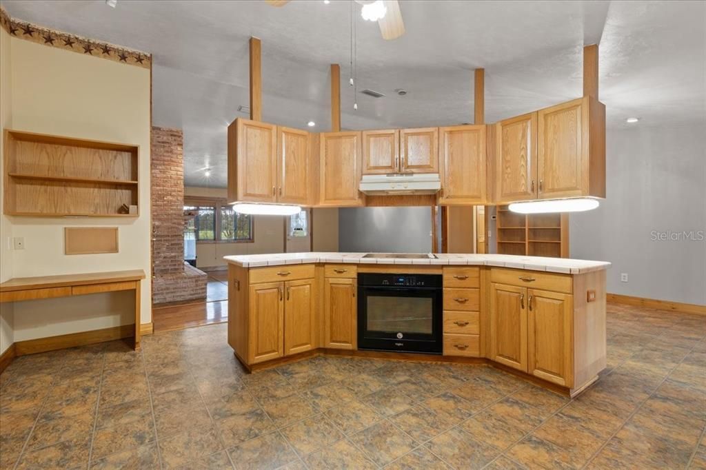 На продажу: $850,000 (4 спален, 3 ванн, 1932 Квадратных фут)