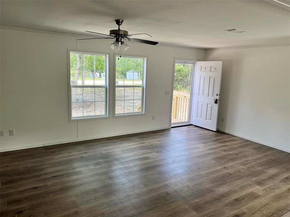 En Venta: $255,000 (3 camas, 2 baños, 1493 Pies cuadrados)