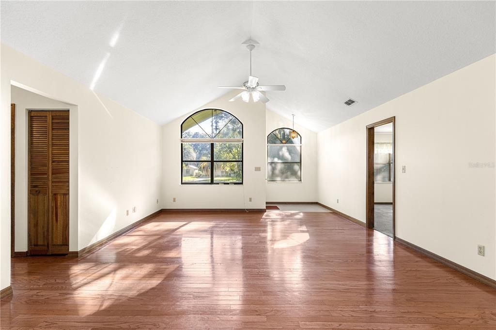 For Sale: $239,900 (3 beds, 2 baths, 1539 Square Feet)