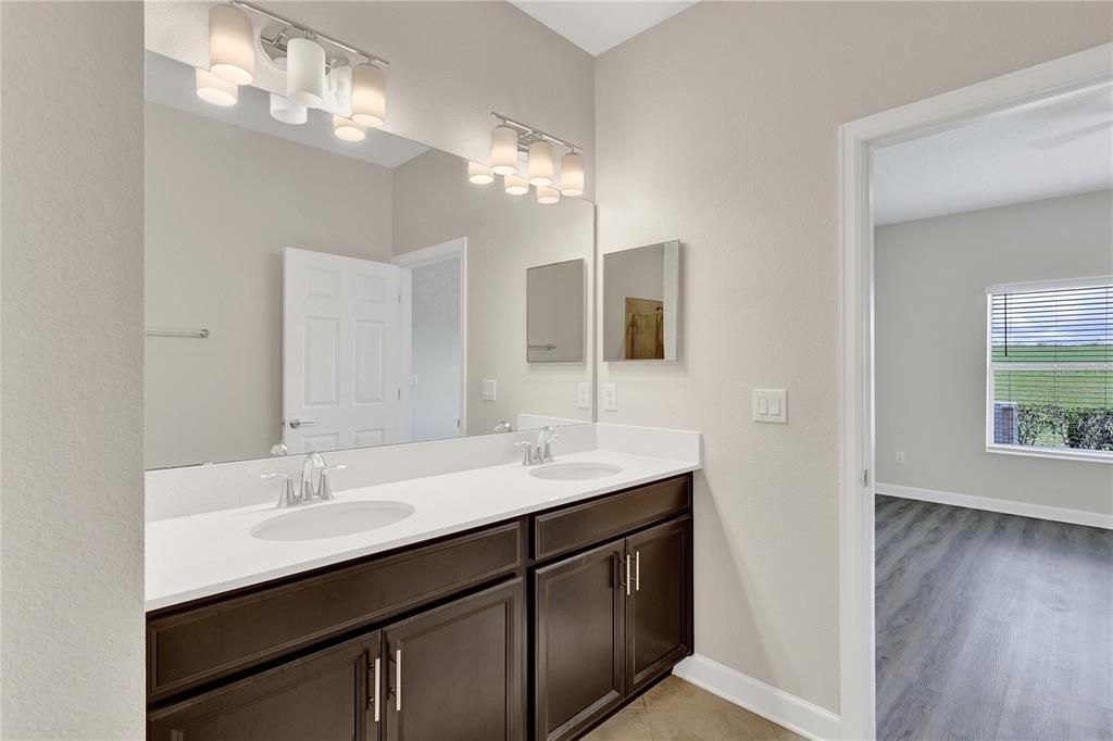 For Sale: $255,000 (2 beds, 2 baths, 1374 Square Feet)