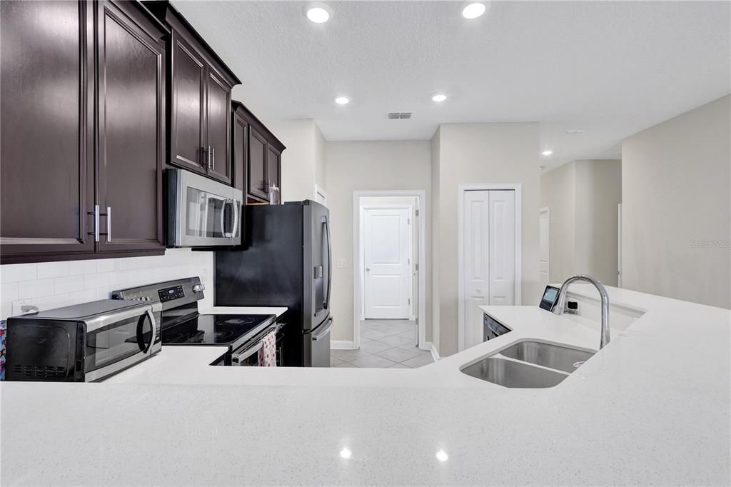 For Sale: $255,000 (2 beds, 2 baths, 1374 Square Feet)
