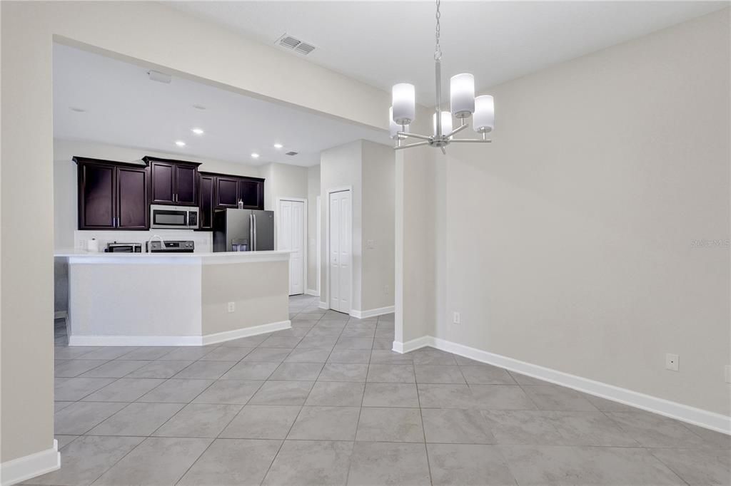 For Sale: $255,000 (2 beds, 2 baths, 1374 Square Feet)