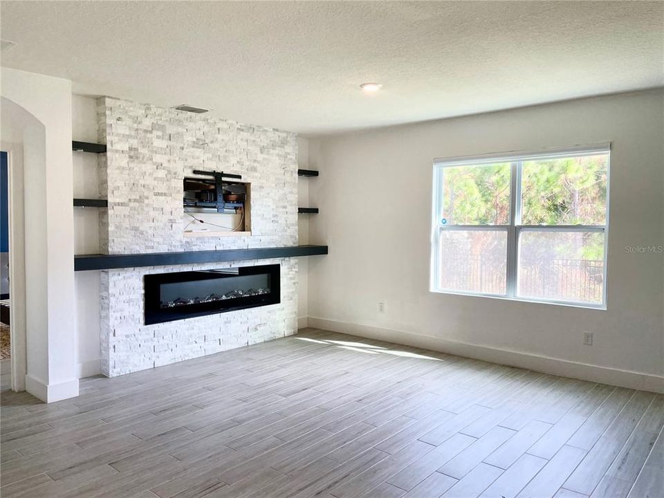 For Sale: $384,900 (4 beds, 2 baths, 1851 Square Feet)