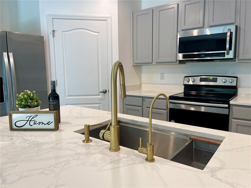 For Sale: $384,900 (4 beds, 2 baths, 1851 Square Feet)
