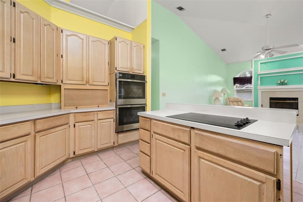 На продажу: $549,900 (4 спален, 2 ванн, 2413 Квадратных фут)