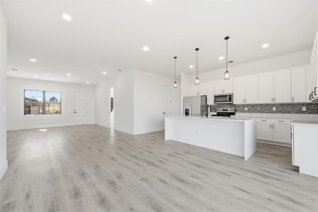 For Sale: $399,900 (4 beds, 3 baths, 2222 Square Feet)