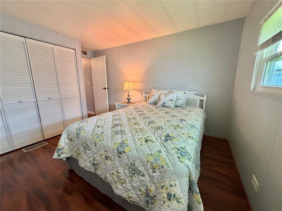 На продажу: $129,000 (2 спален, 2 ванн, 1232 Квадратных фут)