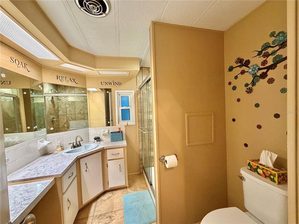 На продажу: $129,000 (2 спален, 2 ванн, 1232 Квадратных фут)
