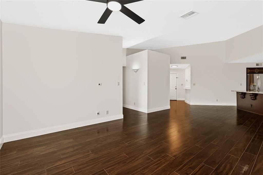 En Venta: $399,900 (2 camas, 2 baños, 1145 Pies cuadrados)