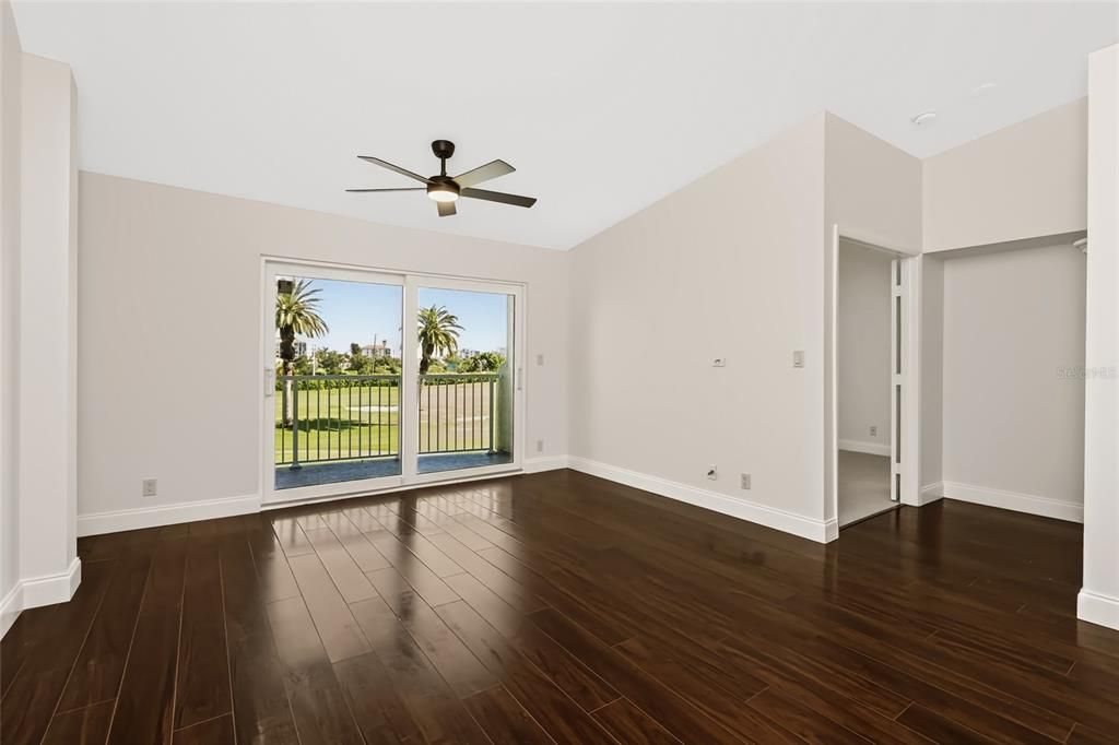 En Venta: $399,900 (2 camas, 2 baños, 1145 Pies cuadrados)
