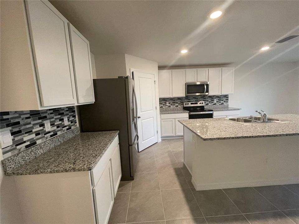 В аренду: $2,495 (4 спален, 3 ванн, 2371 Квадратных фут)