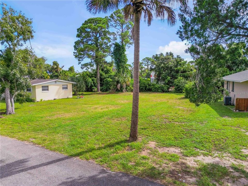 待售: $87,900 (0.26 acres)