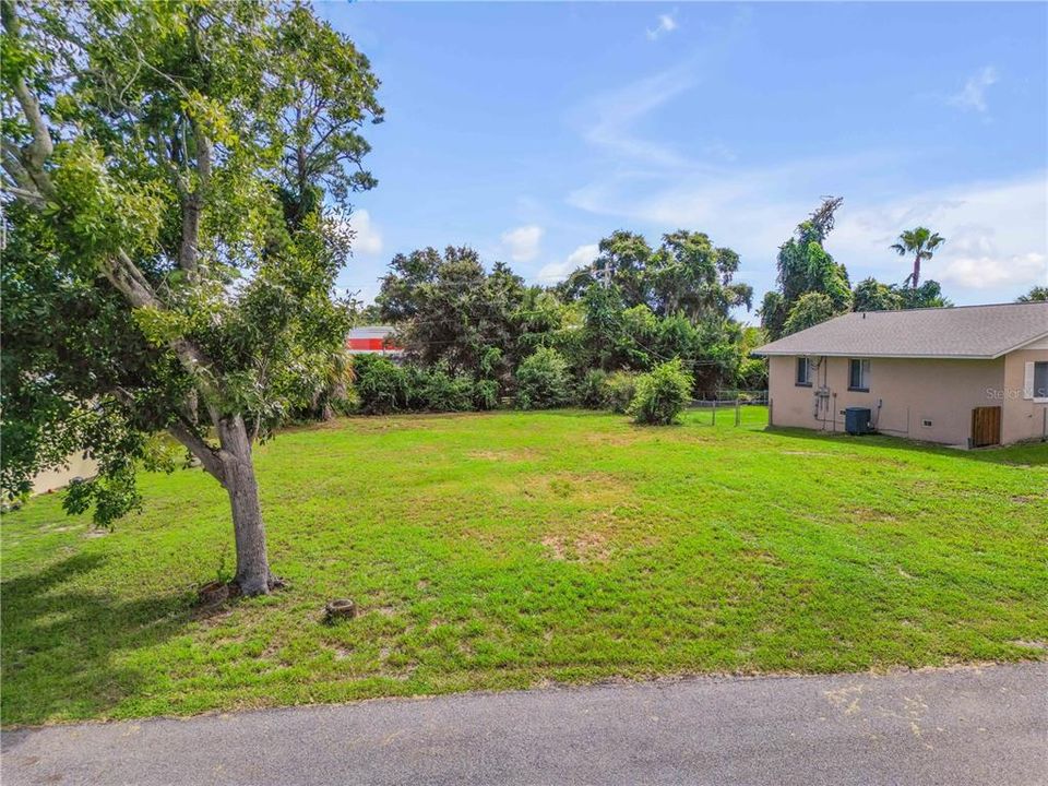 待售: $87,900 (0.26 acres)
