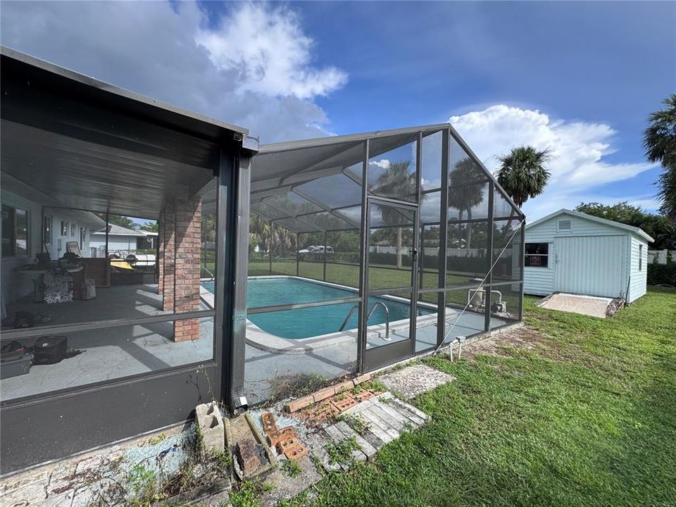 Activo con contrato: $210,000 (4 camas, 2 baños, 1711 Pies cuadrados)