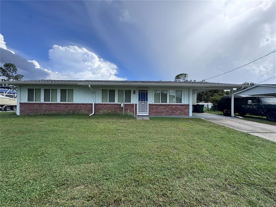 Activo con contrato: $210,000 (4 camas, 2 baños, 1711 Pies cuadrados)