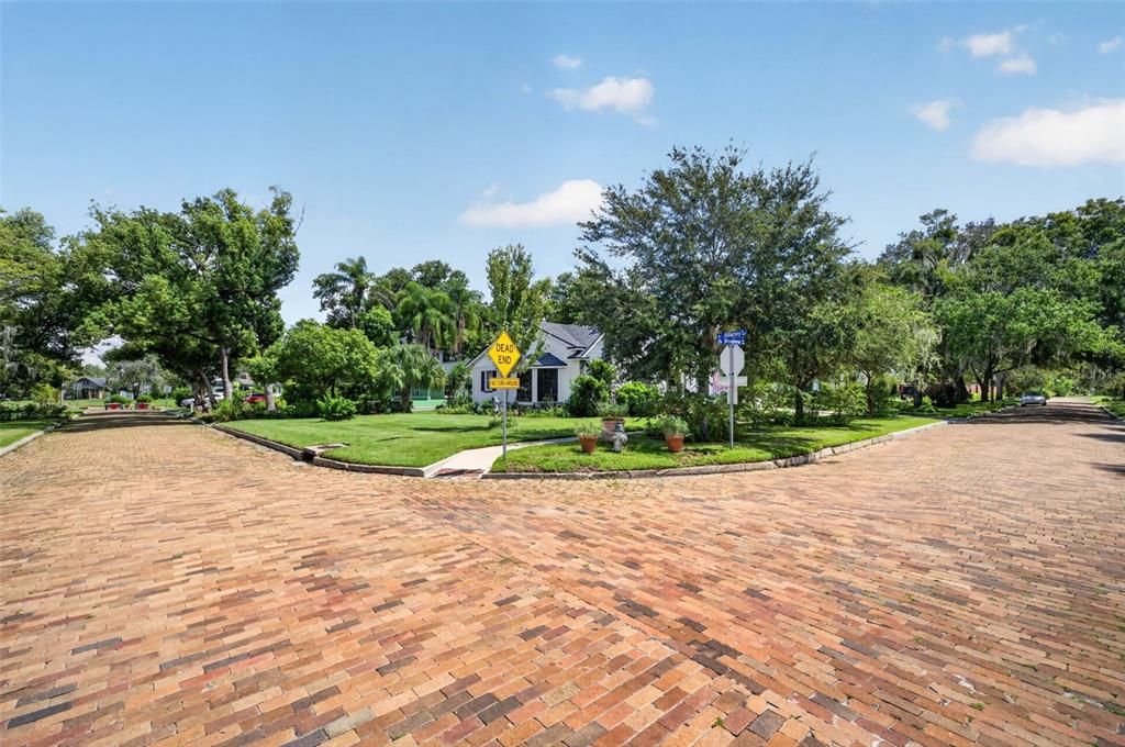 待售: $1,450,000 (0.23 acres)