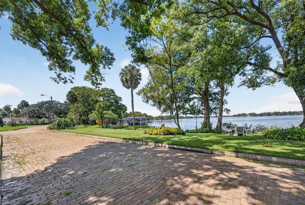 待售: $1,450,000 (0.23 acres)