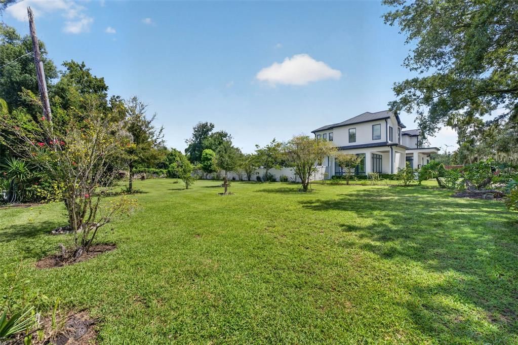 待售: $1,450,000 (0.23 acres)