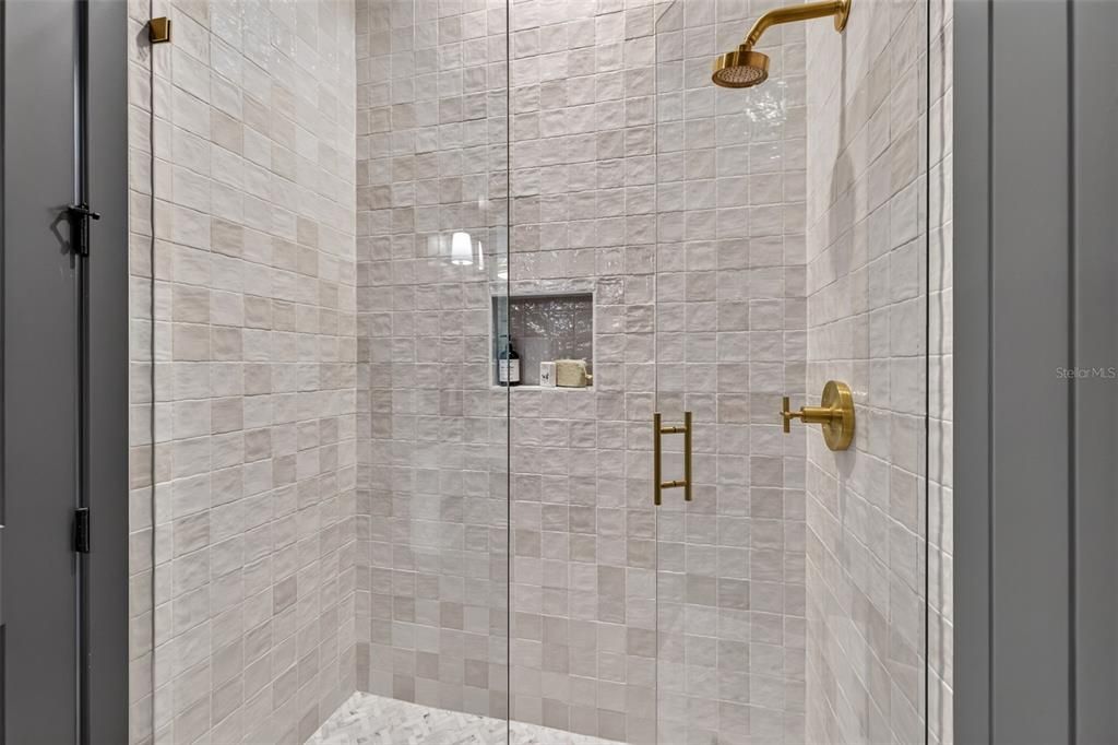 En Venta: $1,525,000 (4 camas, 3 baños, 2832 Pies cuadrados)
