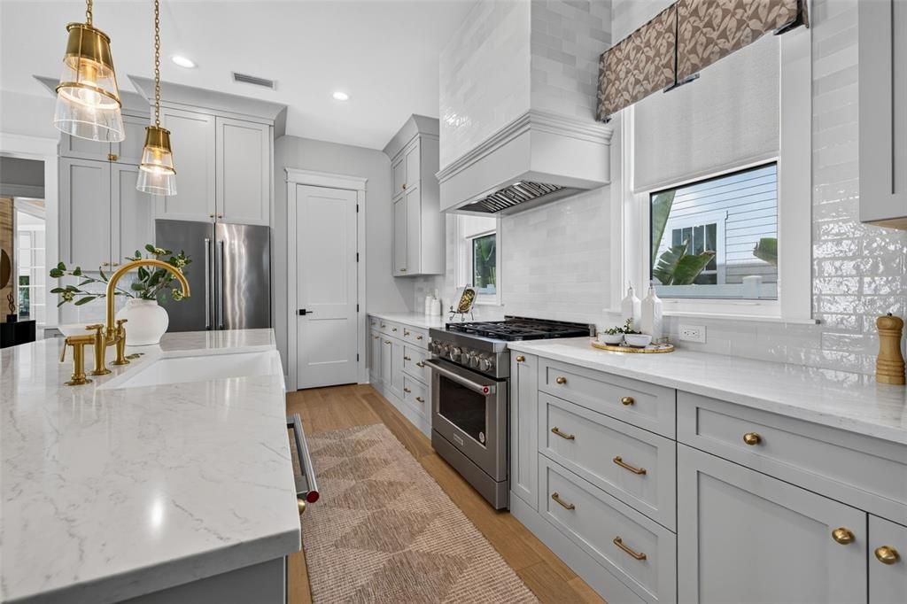 En Venta: $1,525,000 (4 camas, 3 baños, 2832 Pies cuadrados)