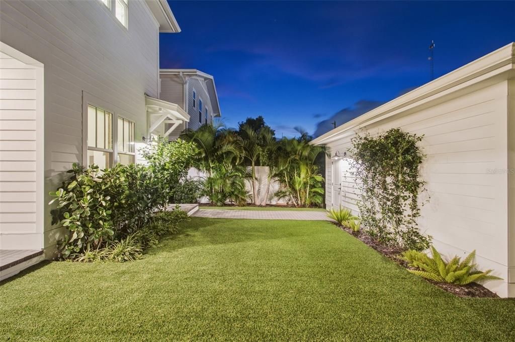 En Venta: $1,525,000 (4 camas, 3 baños, 2832 Pies cuadrados)