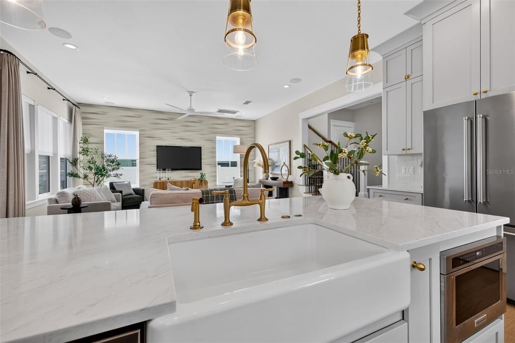 En Venta: $1,525,000 (4 camas, 3 baños, 2832 Pies cuadrados)
