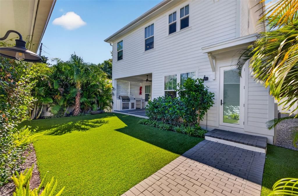 En Venta: $1,525,000 (4 camas, 3 baños, 2832 Pies cuadrados)