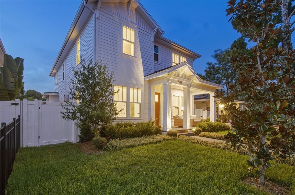 En Venta: $1,525,000 (4 camas, 3 baños, 2832 Pies cuadrados)