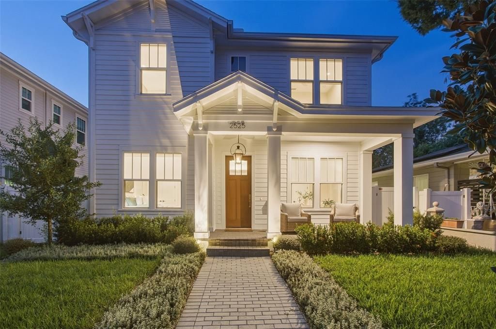 En Venta: $1,525,000 (4 camas, 3 baños, 2832 Pies cuadrados)