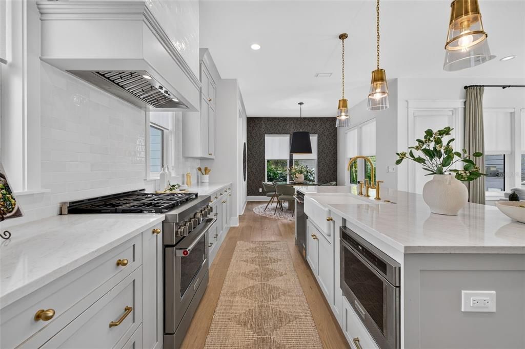 En Venta: $1,525,000 (4 camas, 3 baños, 2832 Pies cuadrados)