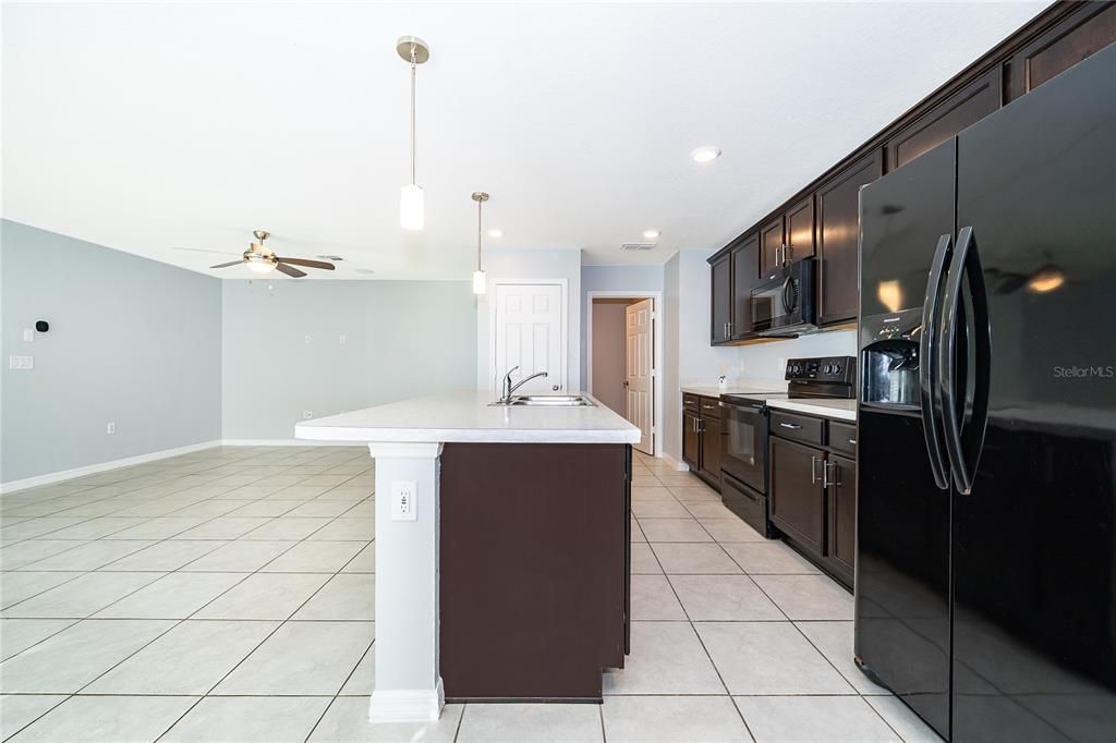 For Rent: $2,200 (3 beds, 2 baths, 1656 Square Feet)
