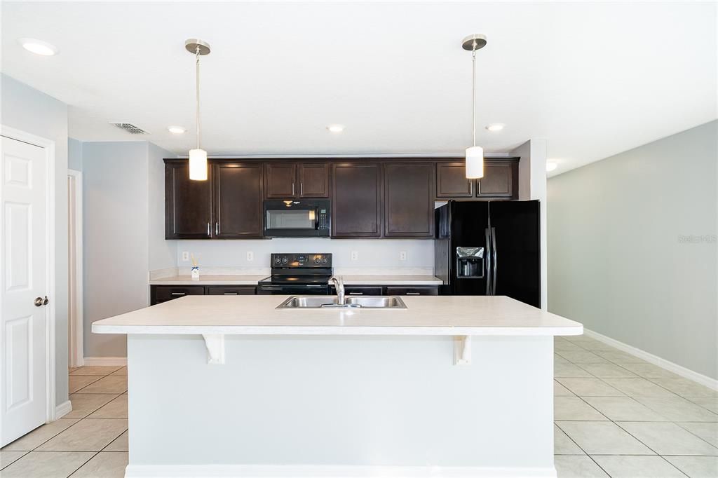 For Rent: $2,200 (3 beds, 2 baths, 1656 Square Feet)